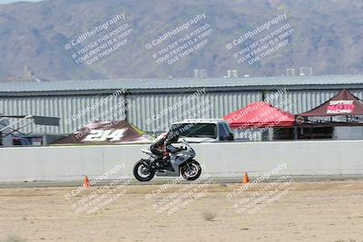 media/Oct-05-2025-CVMA (Sun) [[beeef4f201]]/Race 10-Formula Lightweight Twins Shootout/